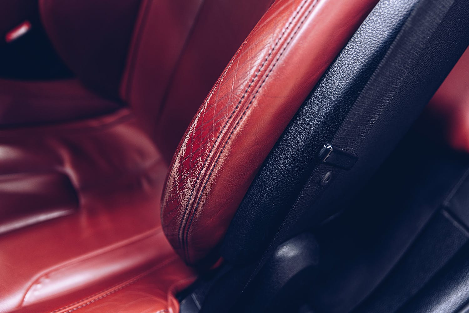 service-showroom-exterieur-detailing-leder-stof-herstel